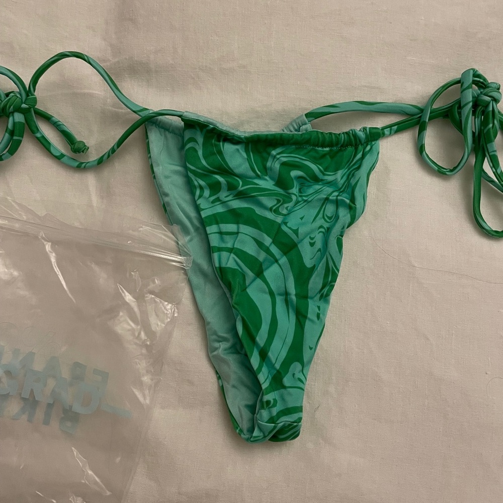 New Frankie’s Bikinis Tia String Bottom
